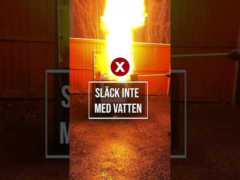 Om det börjar brinna på spisen