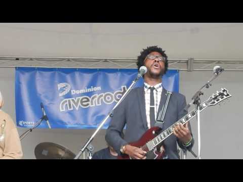 DJ Williams Projekt performs Grove Ave