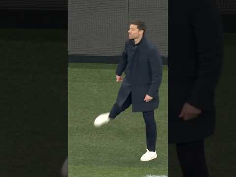 Xabi Alonso with the assist 🤣