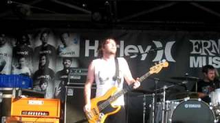 Alexisonfire-Born and Raised (Live at Warped Tour 2009 6/26/09)