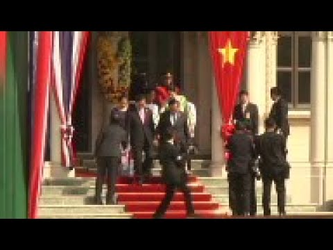 Primeiro-ministro vietnamita encontra-se com homólogo tailandês