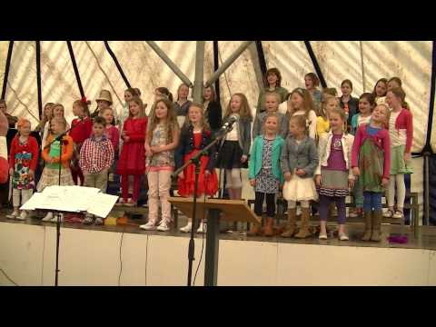 Kinderkoor De Fontein uit Genderen zingt "Hé hallo"