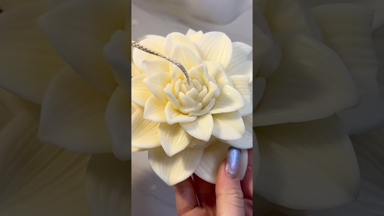DIY Flower Candle pt. 2✨🕯️ #candle #candles #candlemaking #diy #candlebusiness #valentine #flowers
