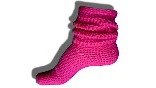 How to crochet socks / slippers tutorial - © Woolpedia