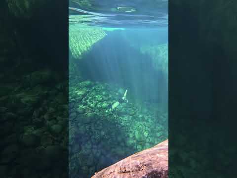 Assim é uma cachoeira de água cristalina no Parque Nacional do Caparaó em Minas Gerais#river #nature