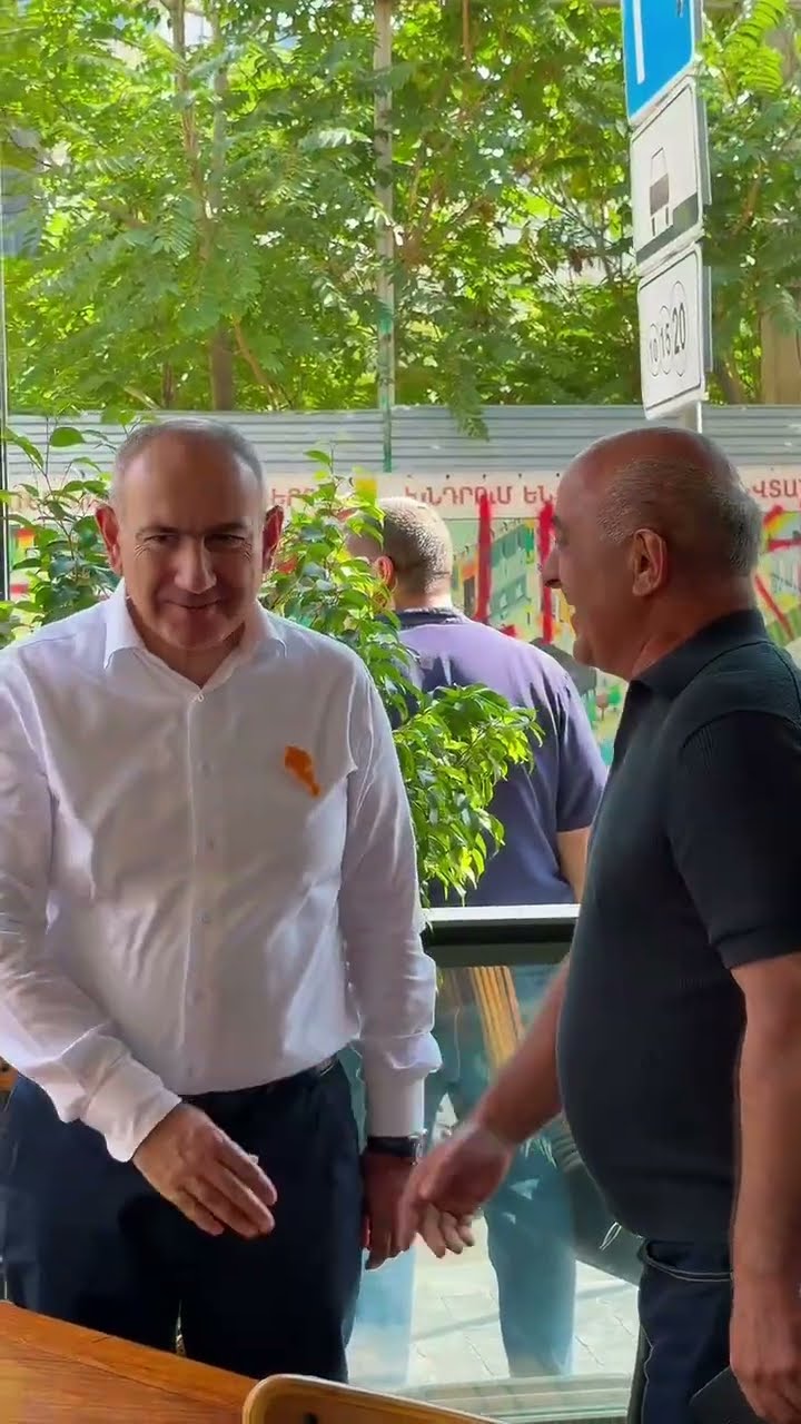 Փաշինյանը շաբաթ առավոտյան թիկնապահների հետ գնացել է սրճարանում նախաճաշելու