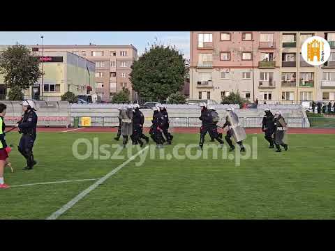 Kibole wtargnęli na murawę po meczu Mazur Ełk - Stomil Olsztyn