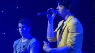 Jonas Brothers &quot;Thinking About You&quot; cover at Jingle Ball