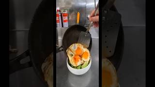 【飛びました】激ウマ　流行り？の目玉焼き丼