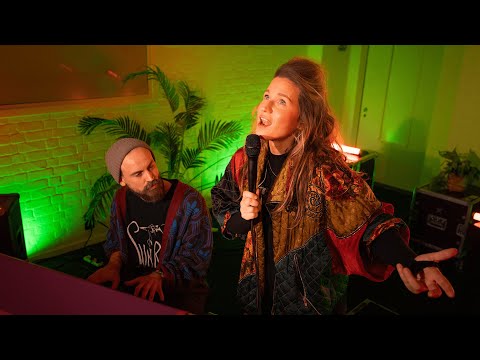 Selah Sue brengt 'Raggamuffin' op piano | Piano Tapes