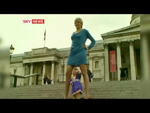 World's shortest man He Pingping dead at 21