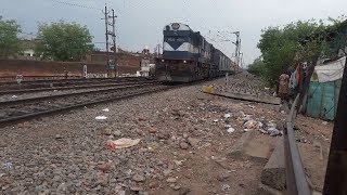 preview picture of video 'Late Running Allahabad- Bandra Holiday Special/Red LHB/Super Hunk WDM 3D'