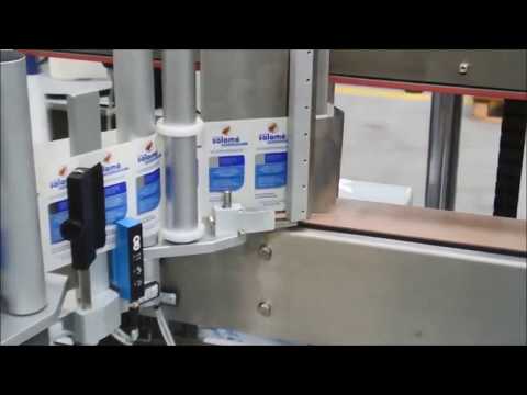 Voor en achterzijde labelen van plastic flessen met de Altech Alline-E