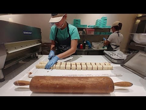 Como são feitos os pães de canela frescos no Cinnabon - Rolinhos feitos na hora