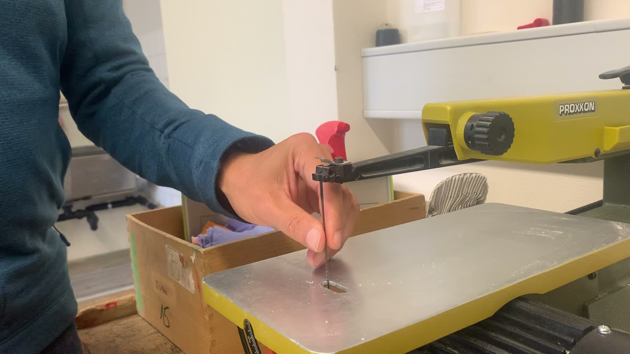 Scies à chantourner, changement de lame