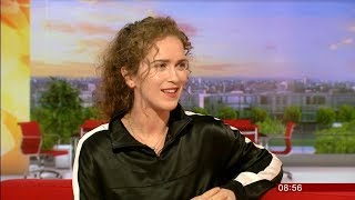 RAE MORRIS Someone Out There interview [ Subtitled ]