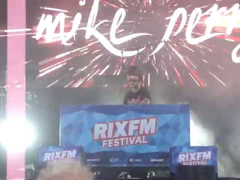 Mike Perry performing Levels by Avicii