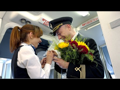 Pilot proposes to a stewardess on board LOT Polish Airlines. Engagement on an airplane.