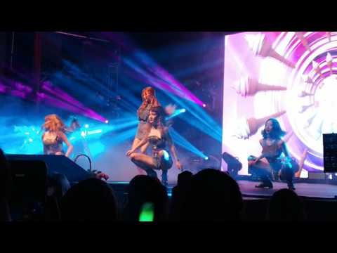 170226 Hyuna(현아) - Ice cream FANCAM live in Montreal