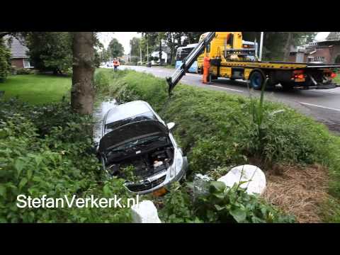 Ongeval auto in sloot Zuiderzeestraatweg Oldebroek - ©StefanVerkerk.nl