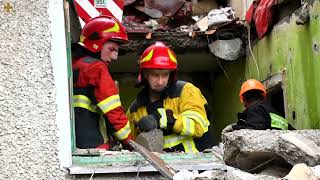 В Николаеве спасатели продолжают разбор завалов пятиэтажки, разрушенной вражеской ракетой (видео, фото)