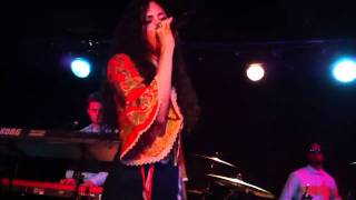 Eliza Doolittle sings Back to Front live     (super clear audio)