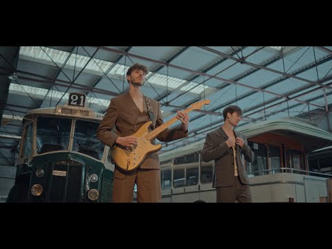 Saults - A la mode (Official Music Video)