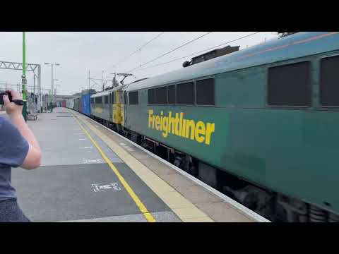 86607+86632 Coatbridge F.L.T. to Felixstowe North F.L.T. (4L89) Passing Milton Keynes Central