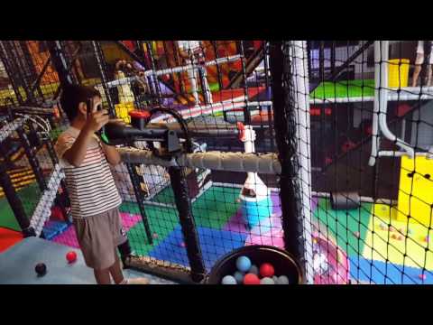 Shams and Hashim Mudassar in a children playland lørenskog