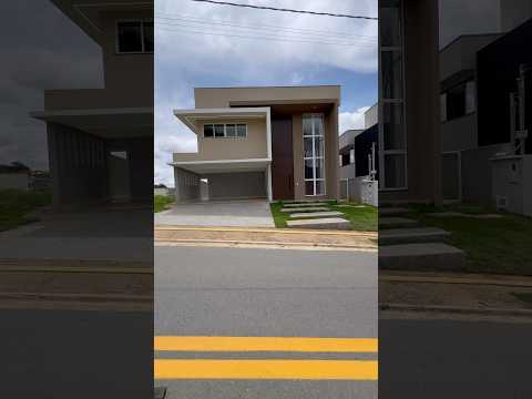 Sobrado a venda no condomínio Jardins Nápoles em Senador Canedo Go . WhatsApp (62)982449740