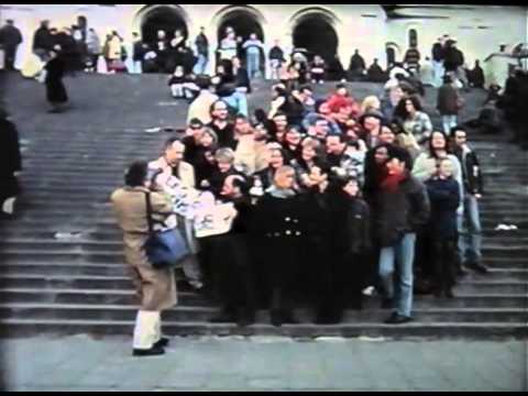 Célébration du 200e Portrait de groupe devant le Sacré-Cœur (1996) by G. Courant - Groupe #200