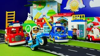 LEGO duplo Police Bike 10900, Police Station 10902, Fire Truck 10901, Race Car 10860, Feuerwehrauto