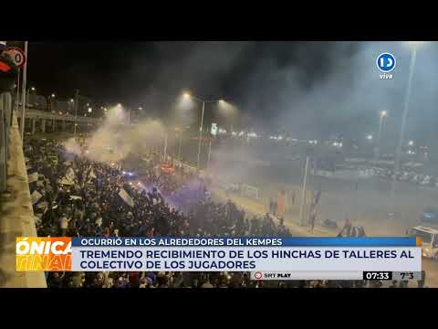 ""T"REMENDO: así fue el histórico recibimiento de la hinchada albiazul para el plantel de T" Barra: La Fiel • Club: Talleres