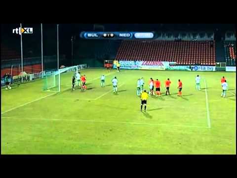 (Voetbal International) Grensrechter verstoort hoekshop