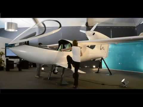 LISA AKOYA - SHOWROOM