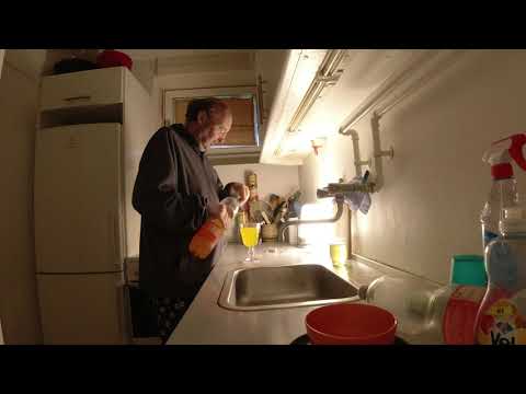 MongoTV_10228 - Vil Cykle Til LIDL SÆLGE FLASKER og Købe 3 Store HVEDEBOLLER