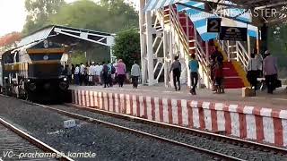 preview picture of video 'WDG4 70053 koyna express reaching karad station.'