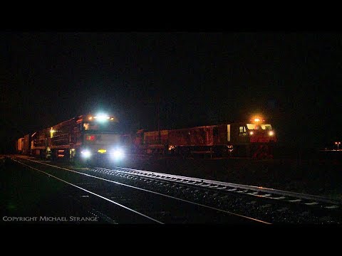 5MA5 Overtakes SSR Grain Train At Night - PoathTV Australian Railways