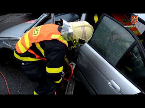 Vážná nehoda v Ostravě s vyproštěním řidiče, 29.5.2014