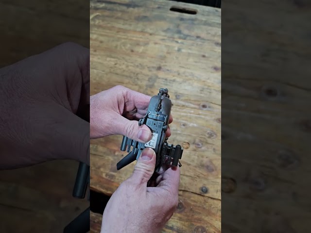 Vídeo relacionado con DEERC Helicóptero RC para Adultos y niños, helicóptero Militar Control Remoto 2.4 GHz, 2 baterías, 26 Minutos de Vuelo, Luces LED, retención altitud, despegue con una Sola tecla, Apto para Interiores