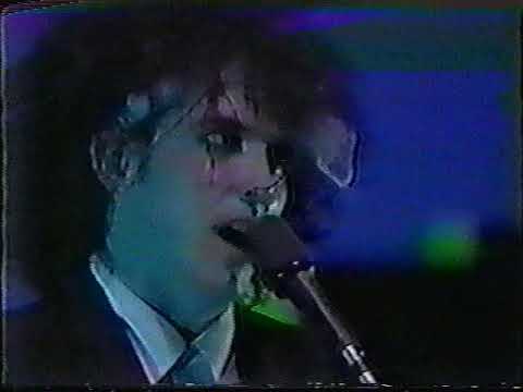 The Cure - Let's Go to Bed (Live 1984 Japan)