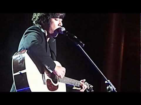 121102 Music Bank in Chile - CN Blue's Jung YongHwa singing Elvis Presley