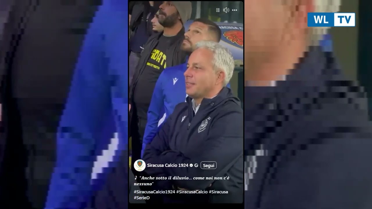 I tifosi del Siracusa in festa dopo la vittoria della squadra a Reggio Calabria