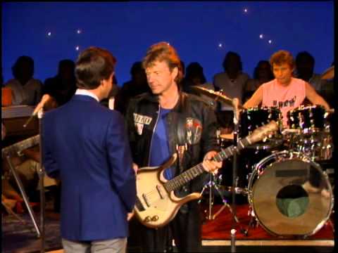 Dick Clark Interviews Dave Edmunds on American Bandstand 1983