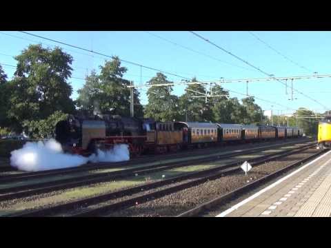 VSM Stoomtrein vertrekt uit Station Apeldoorn