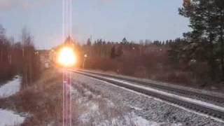 preview picture of video 'Wood freight train accelerates on full throttle in Kiuruvesi'