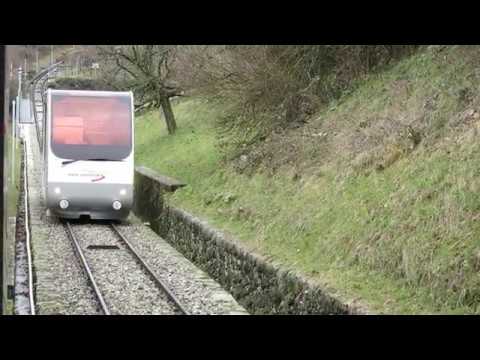Standseilbahn 2514.01 Ligerz - Prêles - Wagen kommt in die Talstation