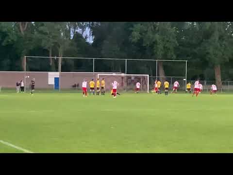 Tyrone Zschusschen knalt vrije trap op de paal namens Advendo