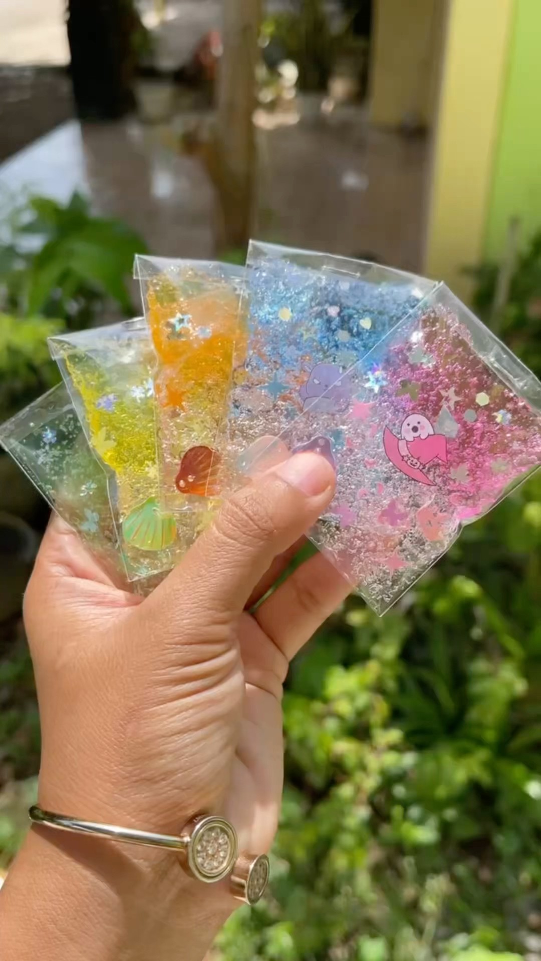 Buat momen seru di rumah dengan mainan kreatif dari waterbeads! 🎉 Seru dan edukatif untuk si kecil, yuk coba! 💧