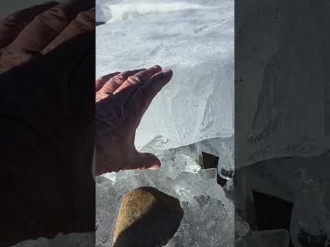 Hielo de 10 cm de espesor en la Laguna Azul, #Chubut, Argentina, 11JUL2025 #lagunaazul #4000k